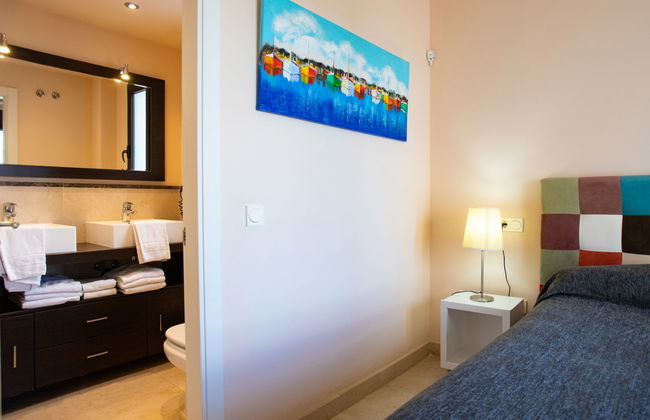 Lateral View - Photo 9