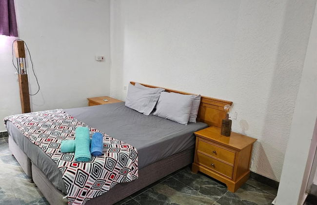 Spacious 4-bed Villa in Flic en Flac Roof top bar - Photo 3