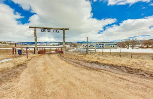 Spacious Tierra Amarilla Ranch House with Deck! - Foto 1