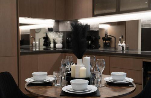 Modern- Battersea Power Station 2-Bed Apartment with Balcony - Foto 34