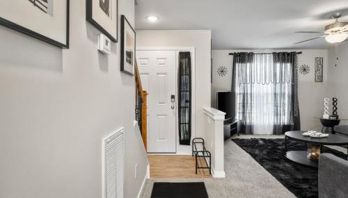 Roomy Getaway Elevate Your Stay, 6 Mins to RIC - Foto 3