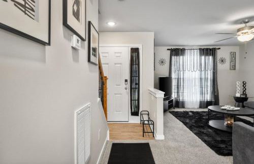 Roomy Getaway Elevate Your Stay, 6 Mins to RIC - Foto 3