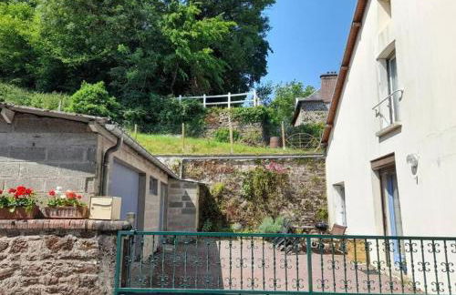 Chez Pauline, Gavray. House with secure parking, Wi-Fi & garage. - Foto 2