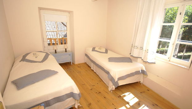 Lovely House With Grass Garden, Shared Swimmingpool, Next to the River Ardeche - Foto 3, Habitación