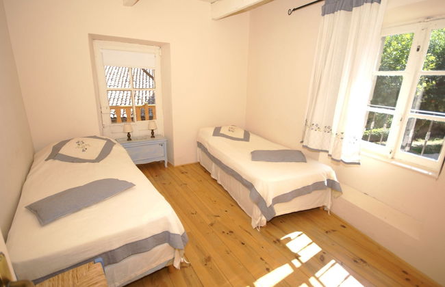 Lovely House With Grass Garden, Shared Swimmingpool, Next to the River Ardeche - Foto 3