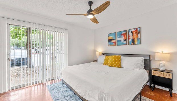 Prime Soco Airy 1BR King Suite w Pool Parking - Foto 4, Zimmer