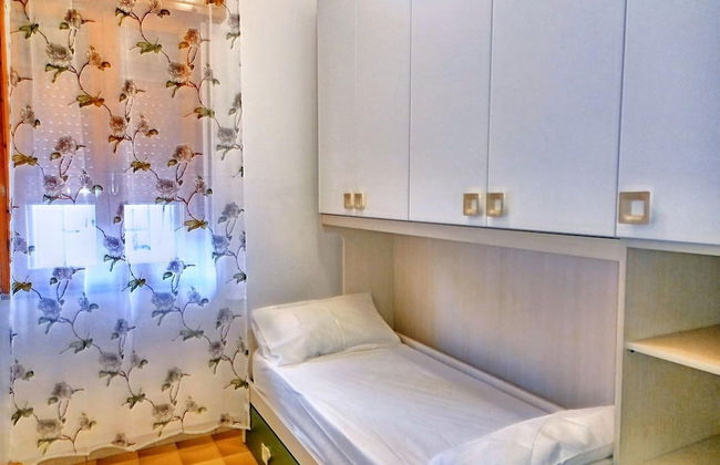 Cosy Apartment With Balcony - Photo 3