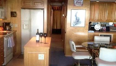 Luxury Houseboat for Cruise-Style Getaway on Lake Travis near Austin, Texas - Foto 2