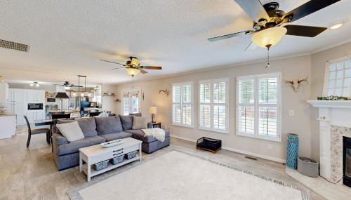 Renovated Retreat with Private Pool and Hot Tub - Foto 2