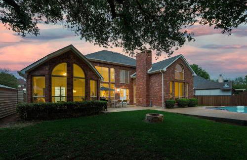 Captivating 6BR 3B Home with Pool & Fire Pit - Foto 67