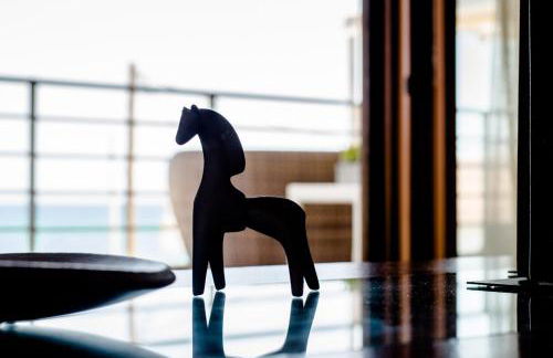 White Crystal Beachfront Apartment - Photo 14