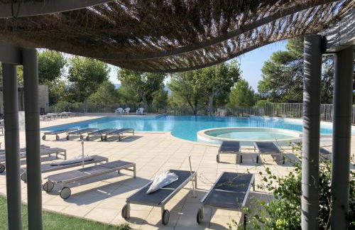 LA PERLE DE PROVENCE-Magnifique Vue CLIM LINGE Golf Saumane 6P Piscine Tennis - Foto 6