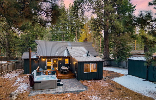 Westlake Cabin by Avantstay Hot Tub Near Skiing Walk to Restaurants Lake - Photo 31