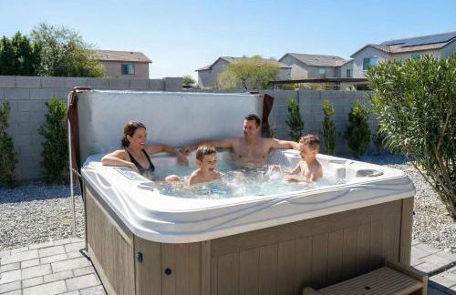 Backyard Oasis Heated Pool Game Room Gazebo - Foto 5