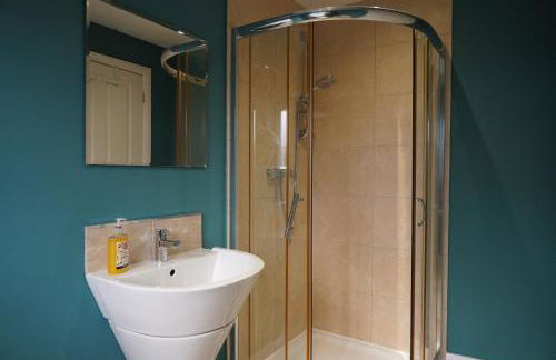 5bed House, 8 Double beds Perfect for large groups - Foto 19