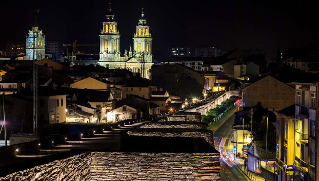 La muraille de Lugo de nuit