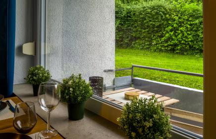 Groß, Modern, Zentrumsnah mit Parkplatz und Garten - Photo 28