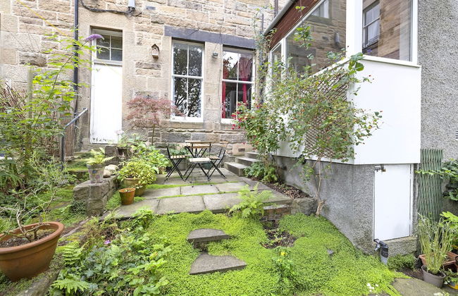 JOIVY 3-Bed Meadows Flat Near Castle & Royal Mile - Photo 15