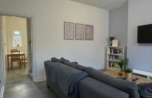 Modern Spacious 2 Bedroom House in Leigh, Free Parking - Foto 9