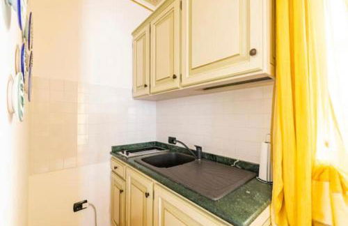 Bilocale affrescato con box privato & spiaggia a 150m - Foto 12