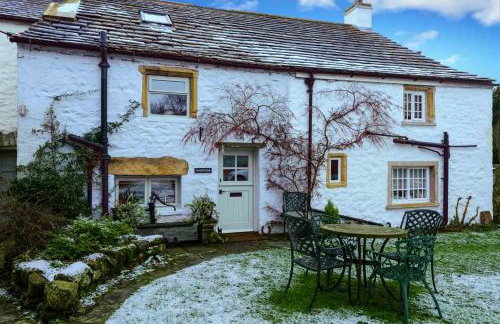 Westside Cottage, Newby Hamlet, Clapham, Yorkshire Dales National Park, Famous Three Peaks, Near The Lake District, Pets Are Welcome, Direct Parking in front of the Cottage & Guest Parking - Foto 1