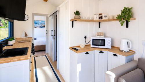 The Gatwick Cabin With Airport Parking Available - Foto 1