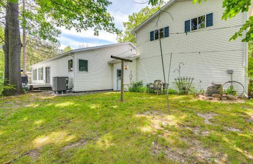 Waterfront Gladwin Home with Deck and Fire Pit! - Foto 32