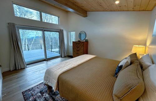 1B Contemporary cabin in magnificent setting, luxury and comfort, hot tub, AC! - Foto 17