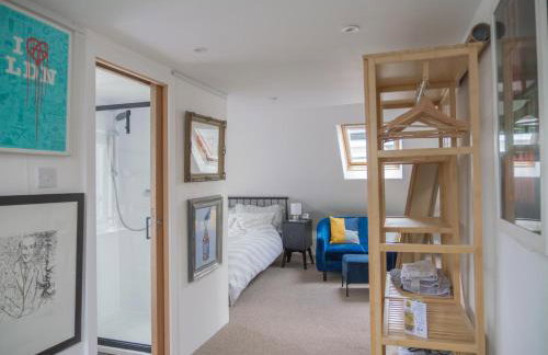 The Old Bakery - Stay in what was the dirty dusty old store rooms - Foto 2