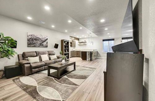 Modern 5BR/3BA Luxury Home|Movie Nights & Comfort - Foto 58