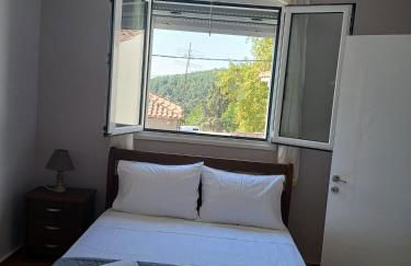 Toula's House - Photo 17