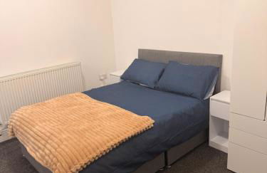 studio apartment with small kitchen and bathroom - Foto 12