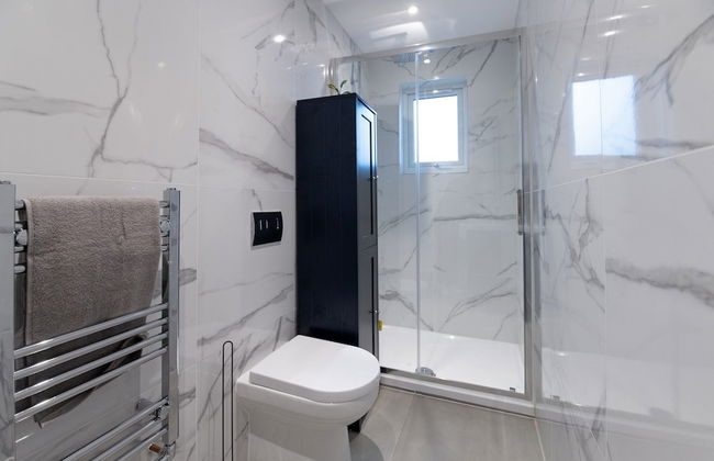 Woodside Park 3 Bedroom Apt with Parking - Foto 35