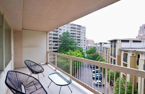 Stylish Apartment Close to National Landing - Photo 15