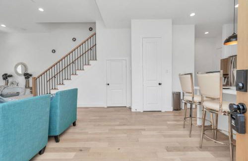 Tranquil Downtown Escape with Backyard - Photo 80