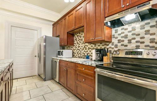 Modern 4BR City Condo 5min drive to FQ - Foto 34