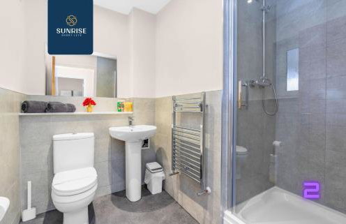 L2 - INVOICE and REDUCED PRICE only via SUNRISE SHORT LETS DUNDEE, Stunning 4 Bed House with 6 Beds and 3 bathrooms, TVs in each room, Free Parking, Fully Equipped, Local Amenities, Easy Ring Road Access, Special Rates and ONLY 9 Mins to STANNERGATE Ports - Foto 13