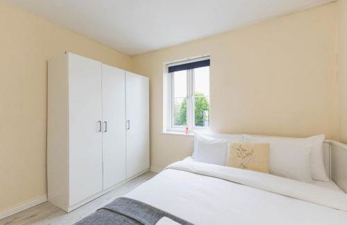 Cosy 2BR, Free Parking, 8min to City Airport - Foto 27