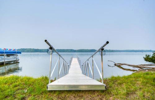 Custom-Built Lakefront Cottage with Spacious Yard! - Foto 30