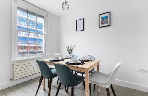 St Albans Centre Home - 4BR - 2 FREE parking - Photo 9