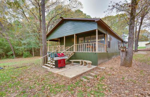 Lakefront Frankston Cabin with Dock and Fire Pit! - Foto 23