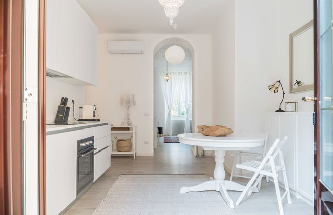 Charming Milanese Apartments - Photo 24