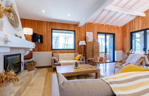 Luxury 6BR Villa with Heated Pool, Playground, Garden - Foto 8