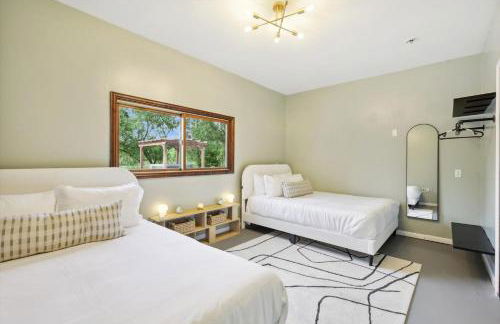 The Perfect Holiday Getaway 5BR 4BA with Pool and Hot Tub - Photo 25