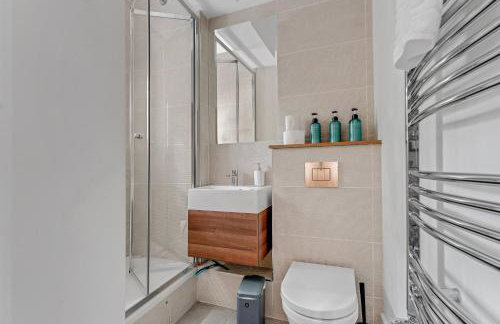 Designer 1-Bed Flat, 1-Min to Tube, Fast Central London Access - Foto 8