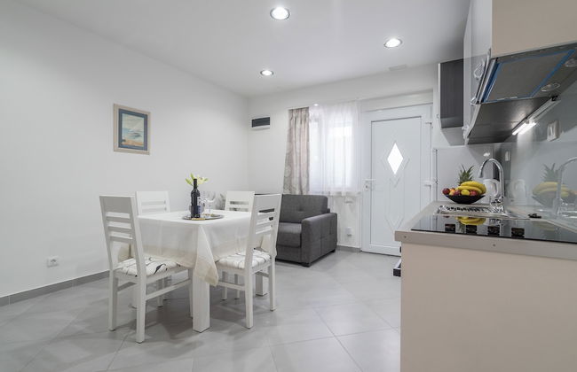 Drop In Split Suites - Photo 12