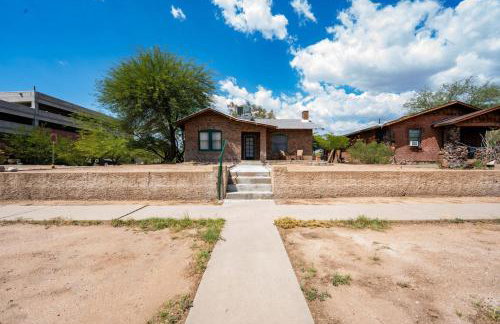 Work Desk- FirePit-Pool-Steps to UofA - Foto 41
