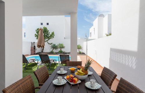 Luxury 3-bedroom villa with heated private pool - in Marina Rubicon, Playa Blanca, Lanzarote - Foto 4