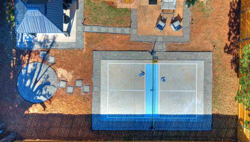 The Pine Haus- Luxury stay with Pickleball, Hot Tub, Fire Pit - Foto 4