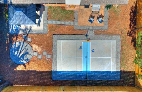 The Pine Haus- Luxury stay with Pickleball, Hot Tub, Fire Pit - Foto 4